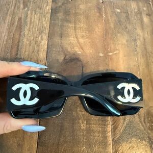 🛍️CHANEL Black Oversized Sunglasses